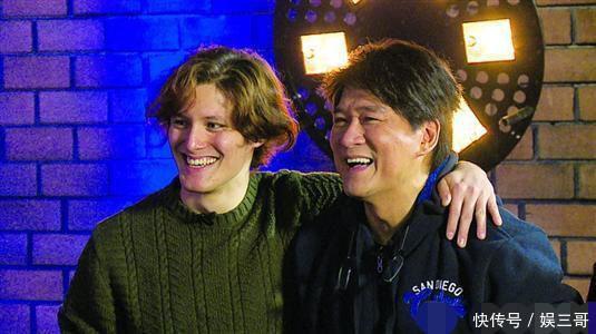 欧美最新男同之旅，自然美景中的不解之缘