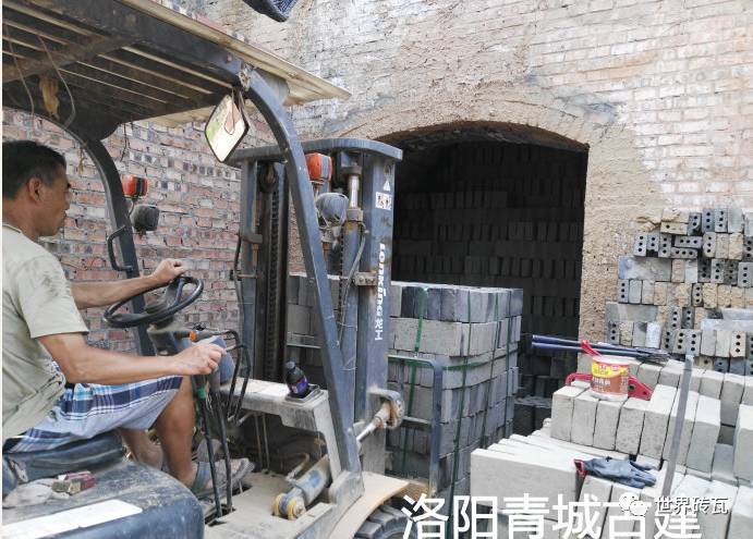 探索陶瓷艺术创新之路，烧青砖最新技术揭秘